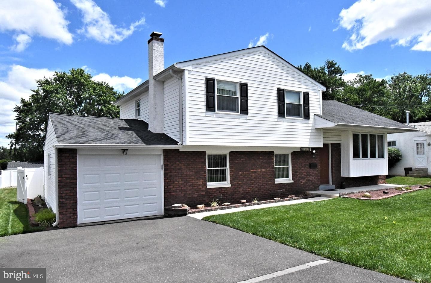 1443 Hampton Lane photo 2