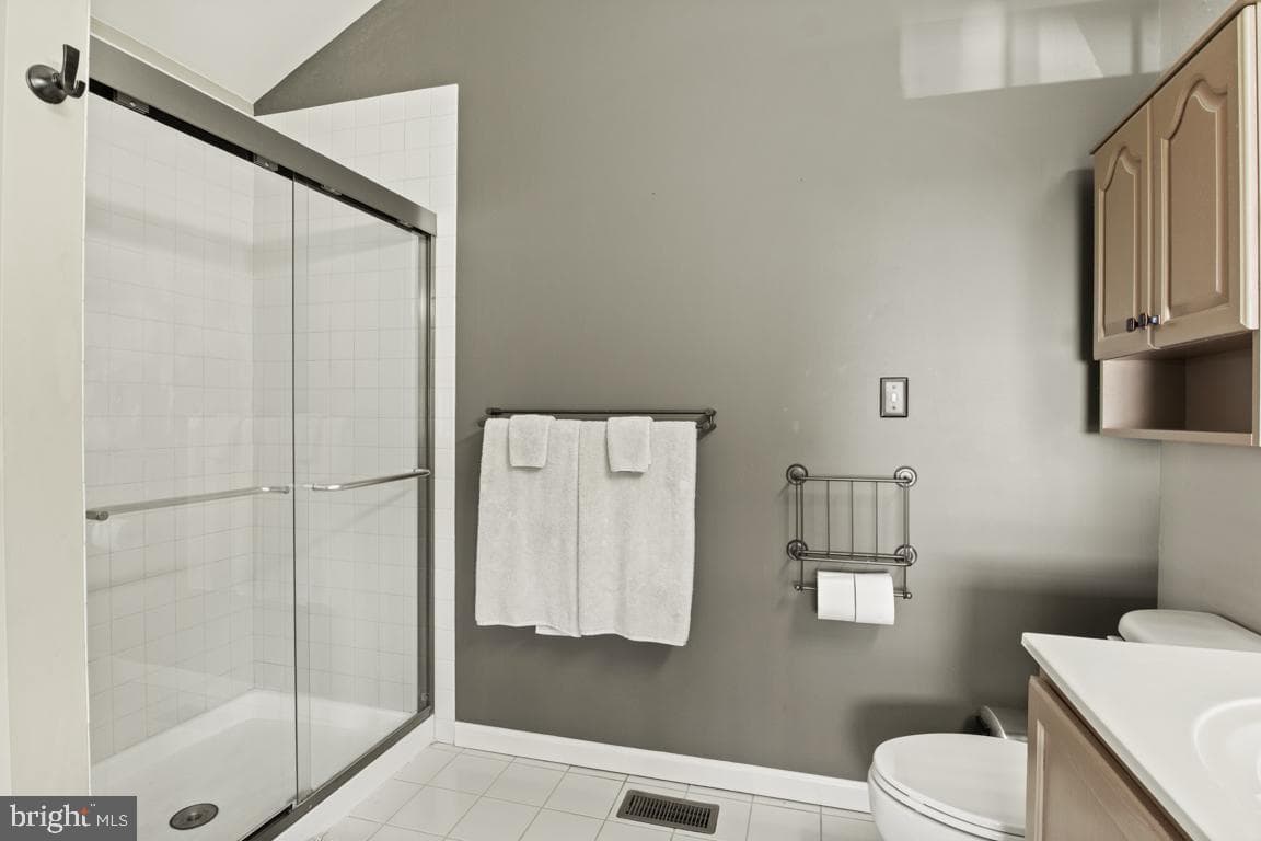 225 Tollgate Road photo 15