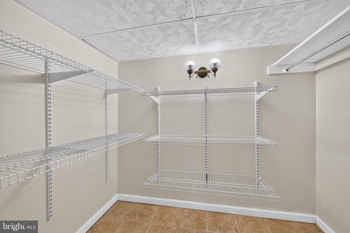11 Williams Lane photo 32