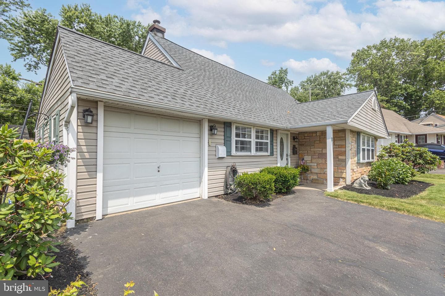11 High Road, Levittown