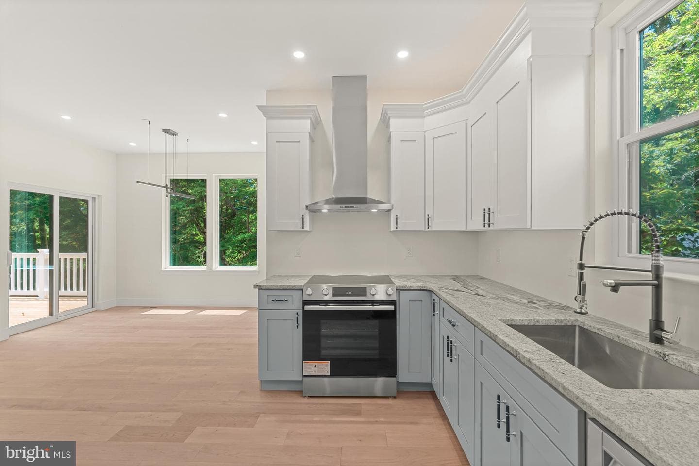2947 Bridge Street photo 10