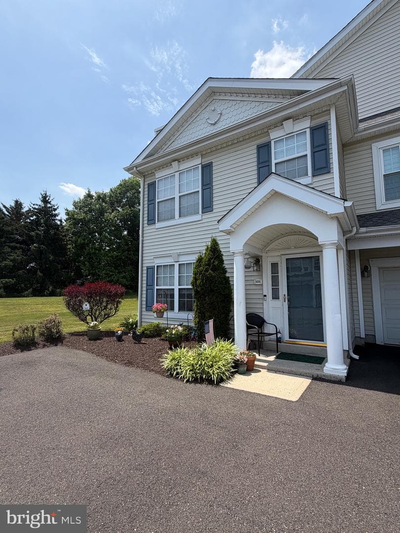 101 Willowoak Court, Warwick