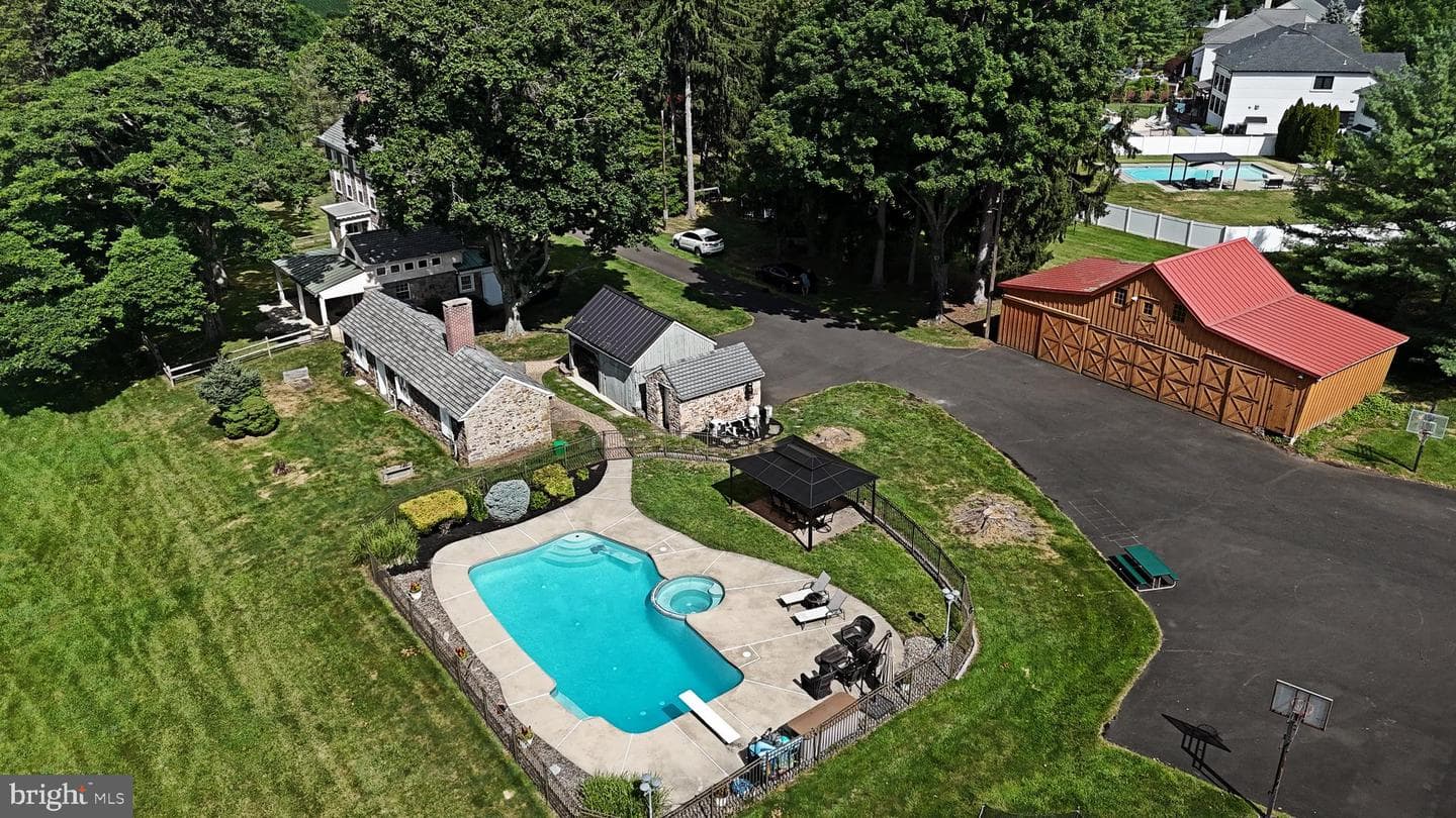 381 Holland Road photo 72