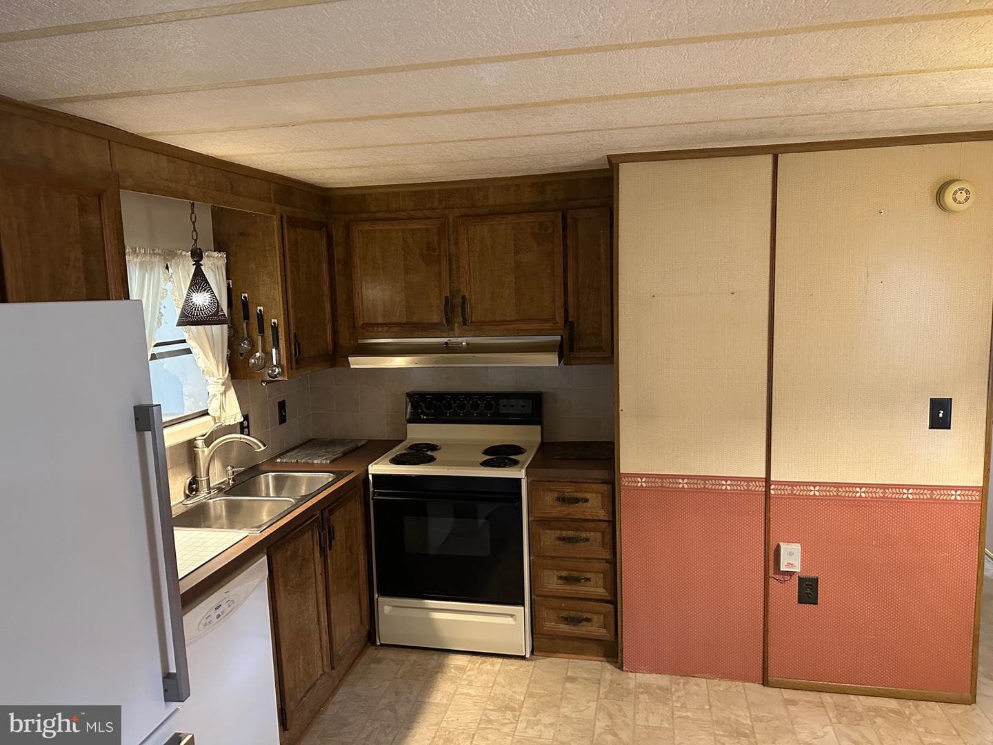 1027 Pine Circle photo 11