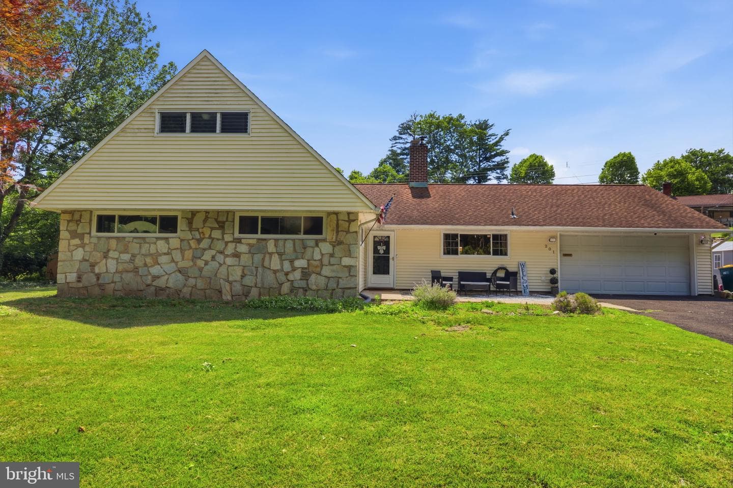 201 Snowball Drive, Levittown