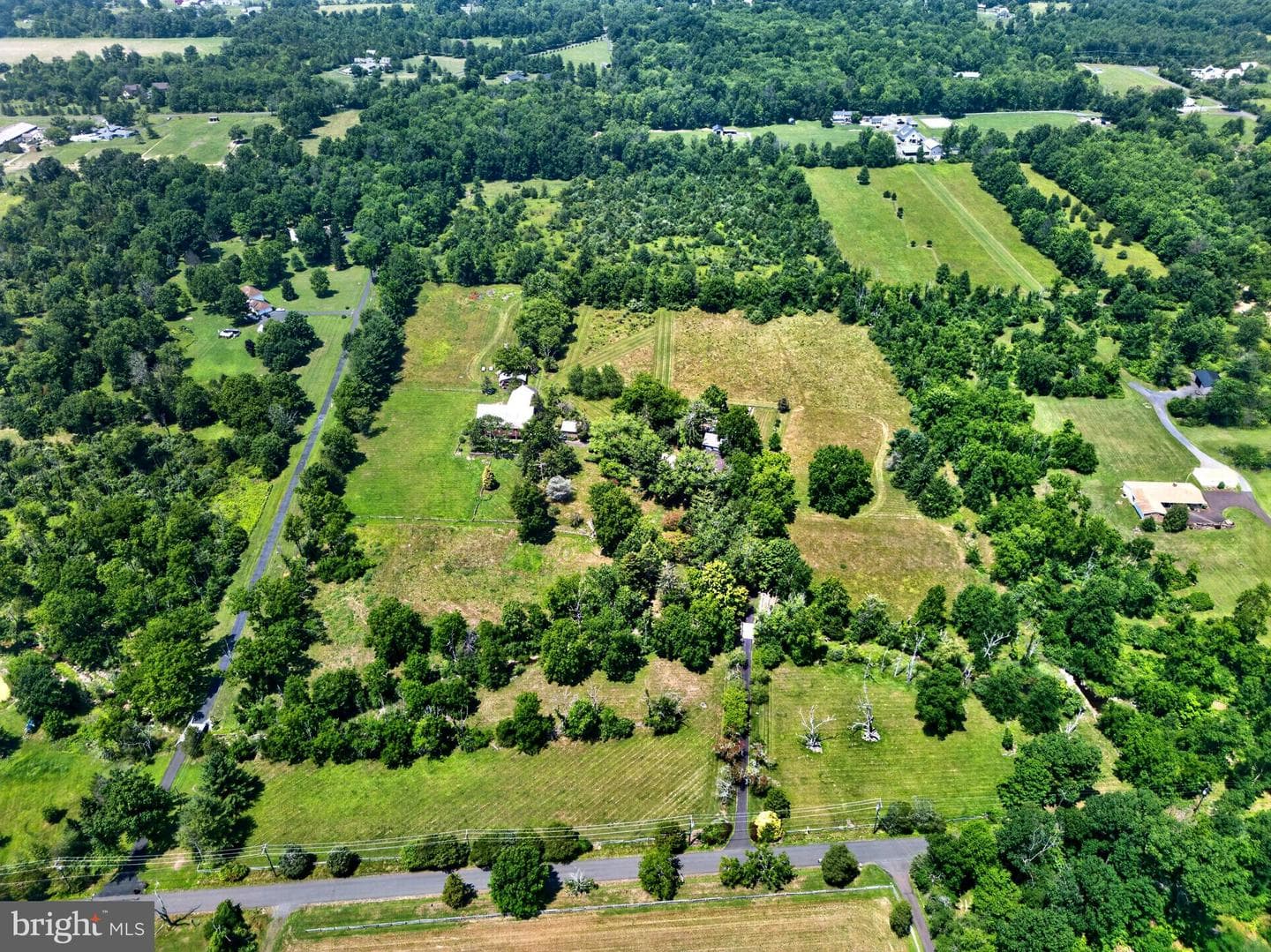 6693 Groveland Road, Pipersville