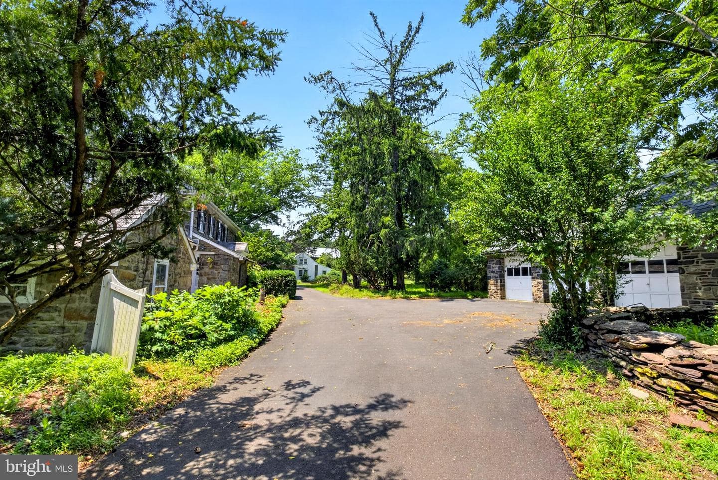 6693 Groveland Road photo 24