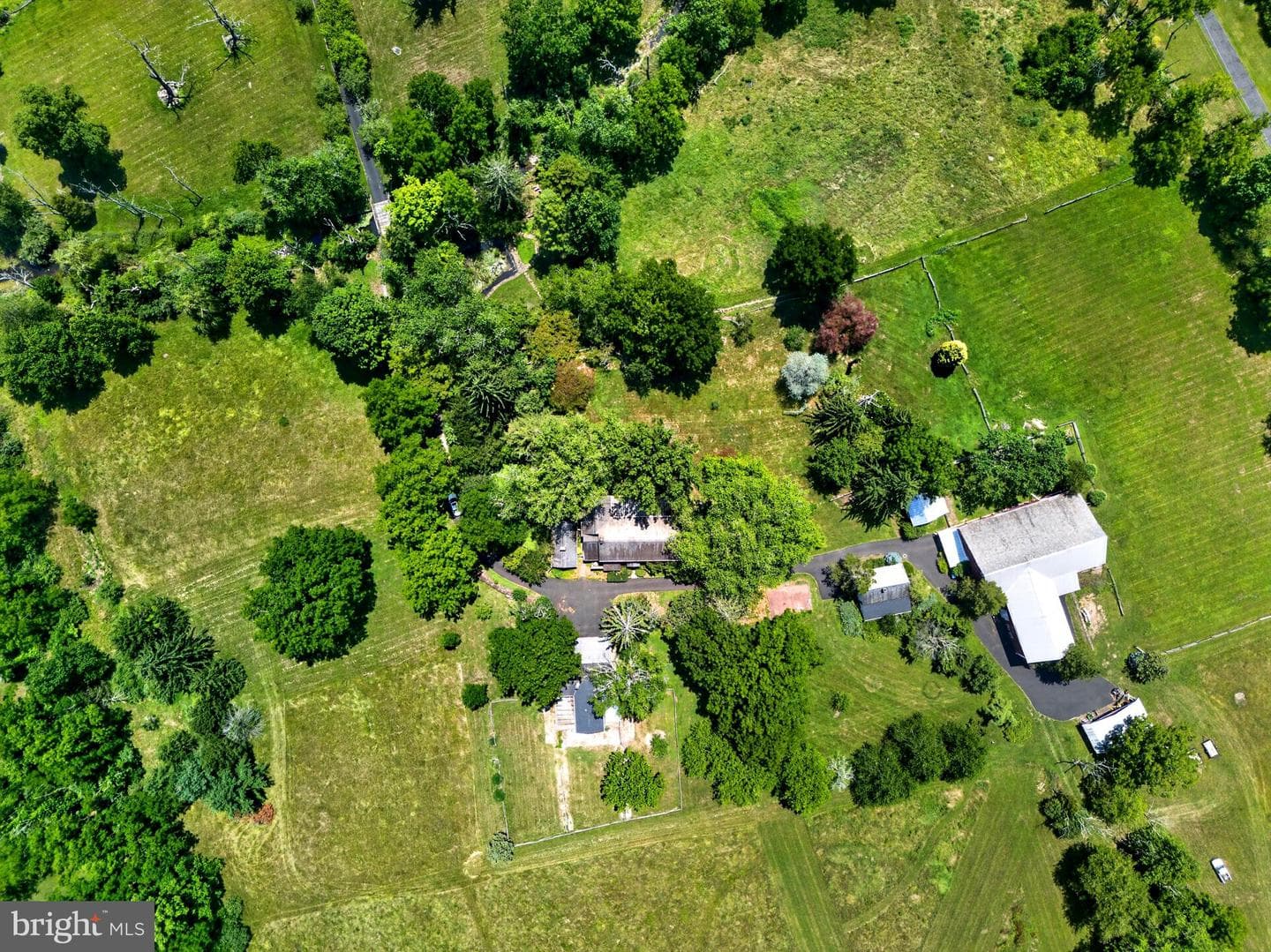 6693 Groveland Road photo 34