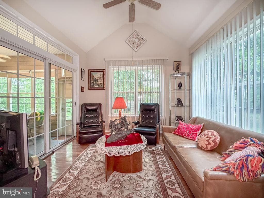 40 Betts Drive photo 19