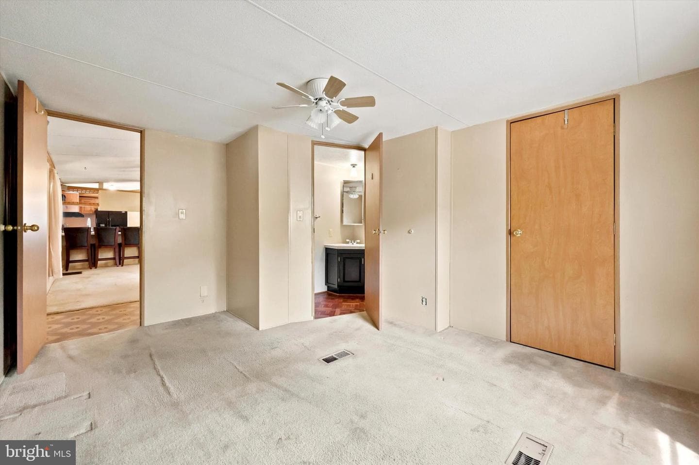 409 Reagan Drive photo 3