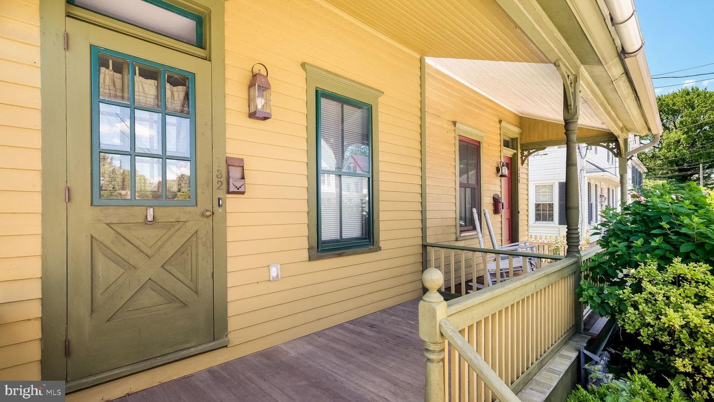132 E Marshall Avenue photo 30