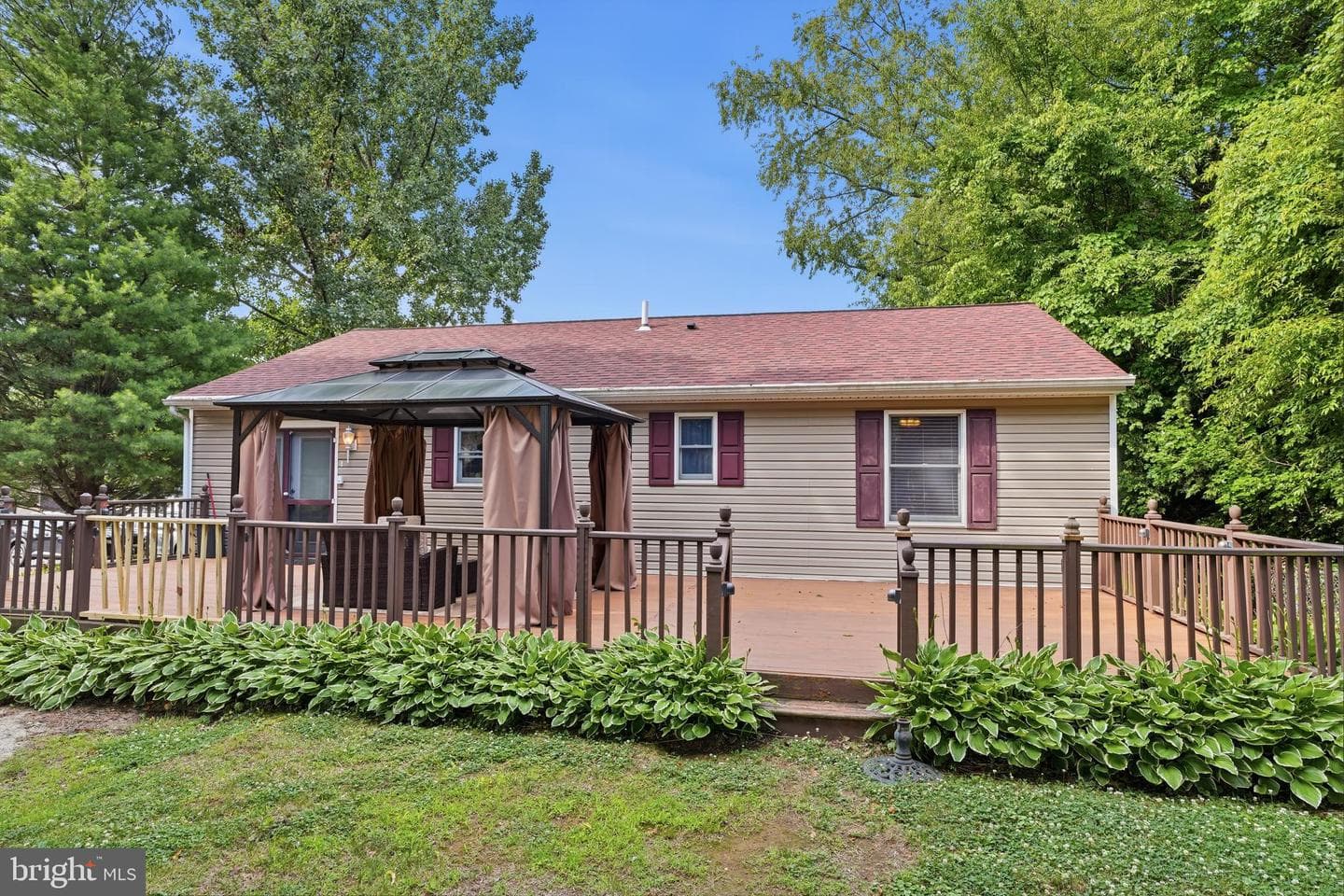 664 Walnut Avenue photo 2