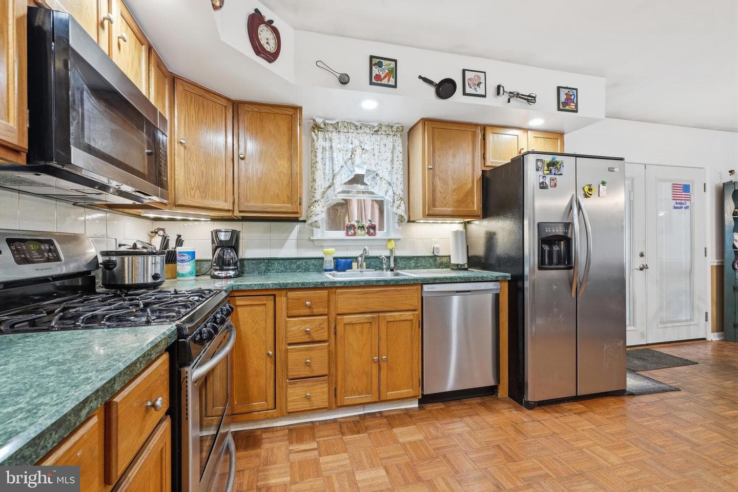 664 Walnut Avenue photo 8