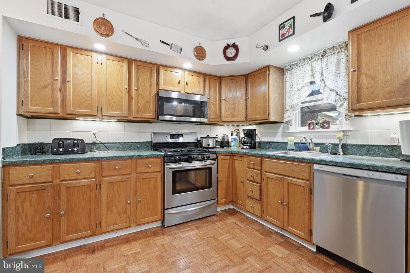 664 Walnut Avenue photo 9