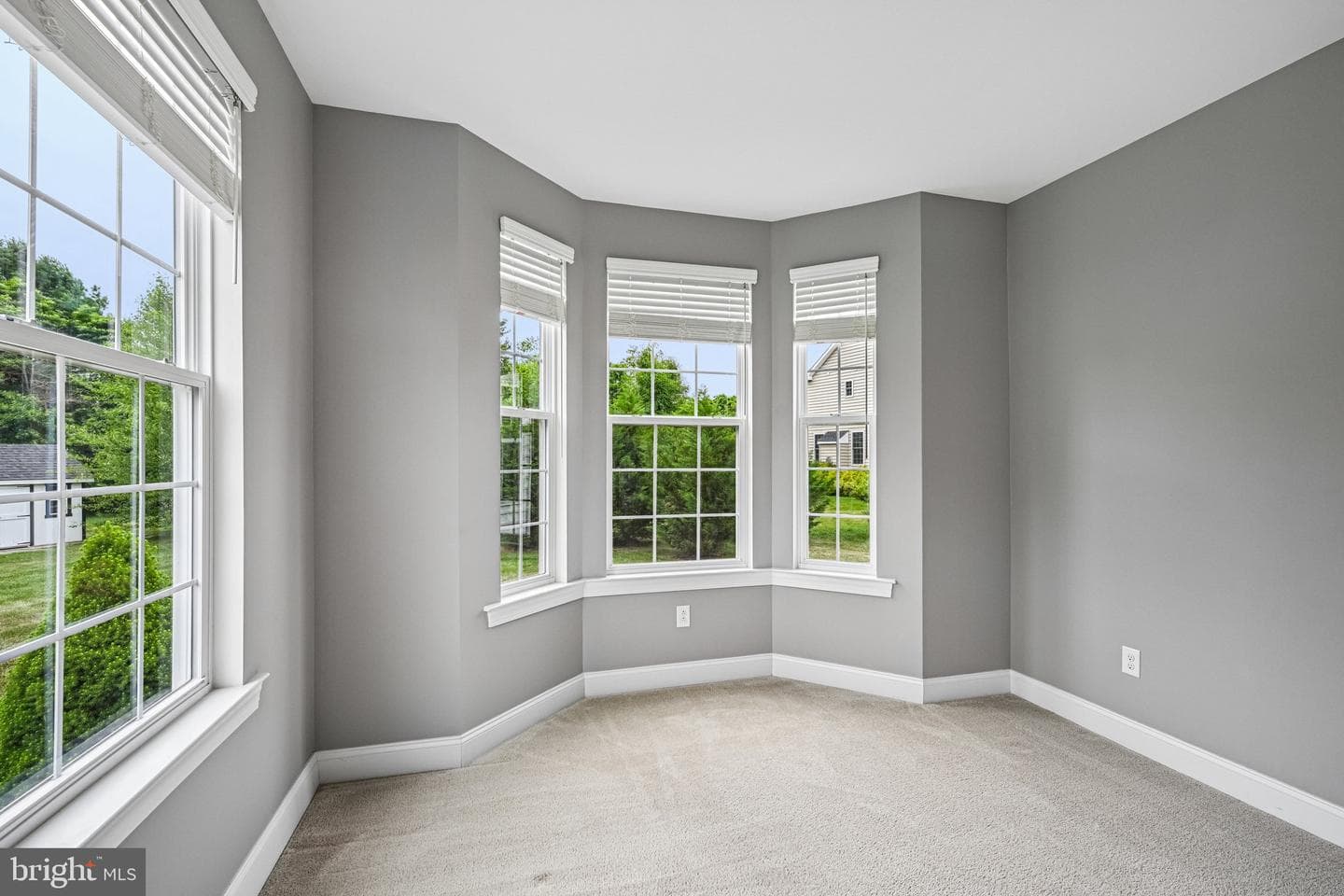 440 Elizabeth Way photo 20