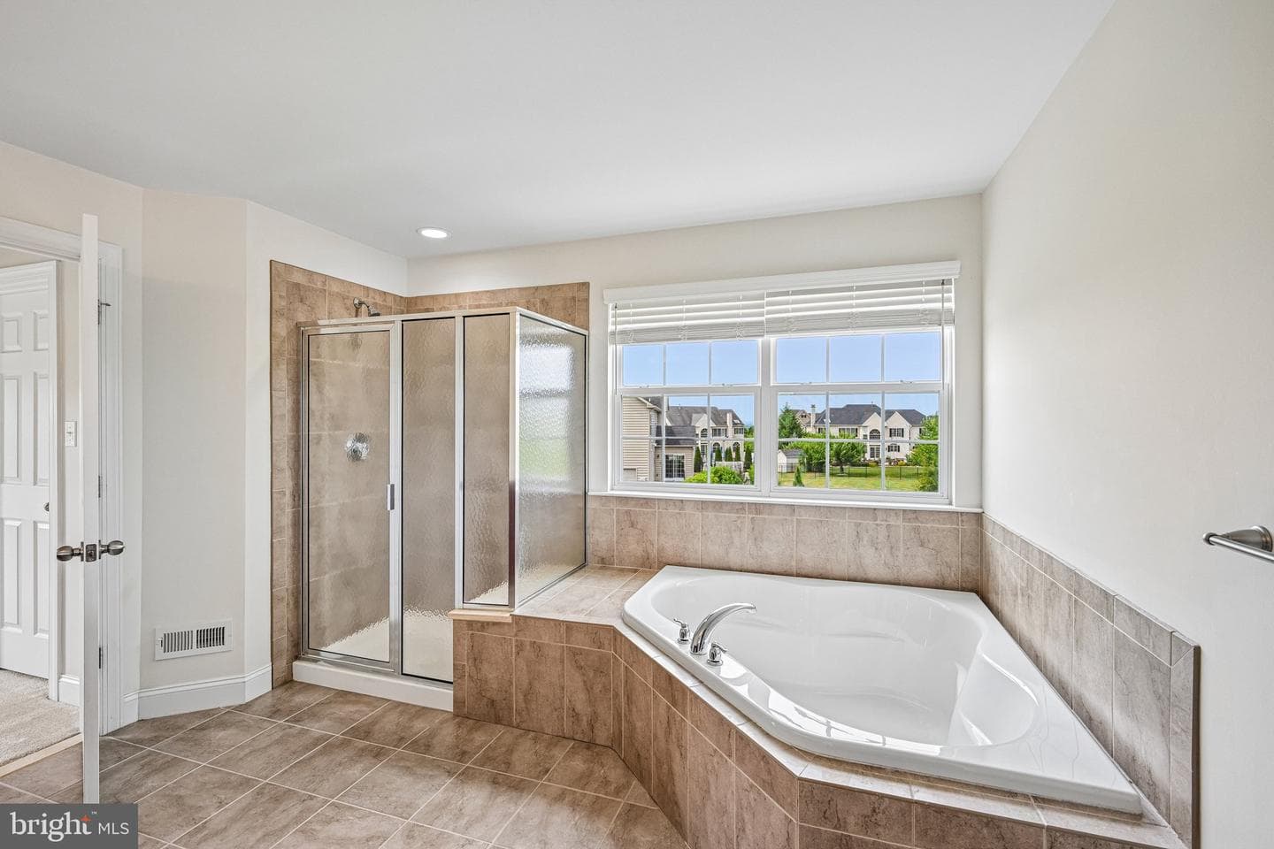 440 Elizabeth Way photo 30