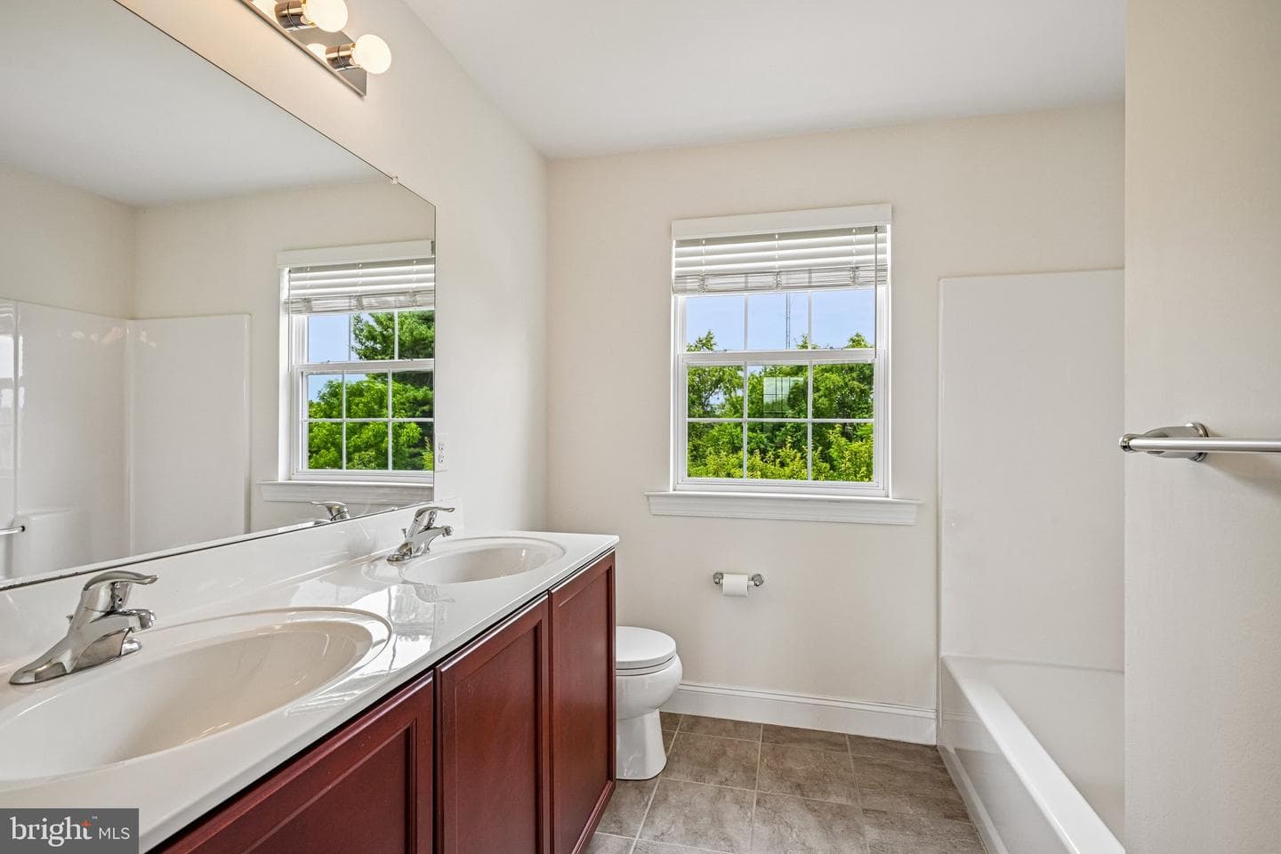440 Elizabeth Way photo 36