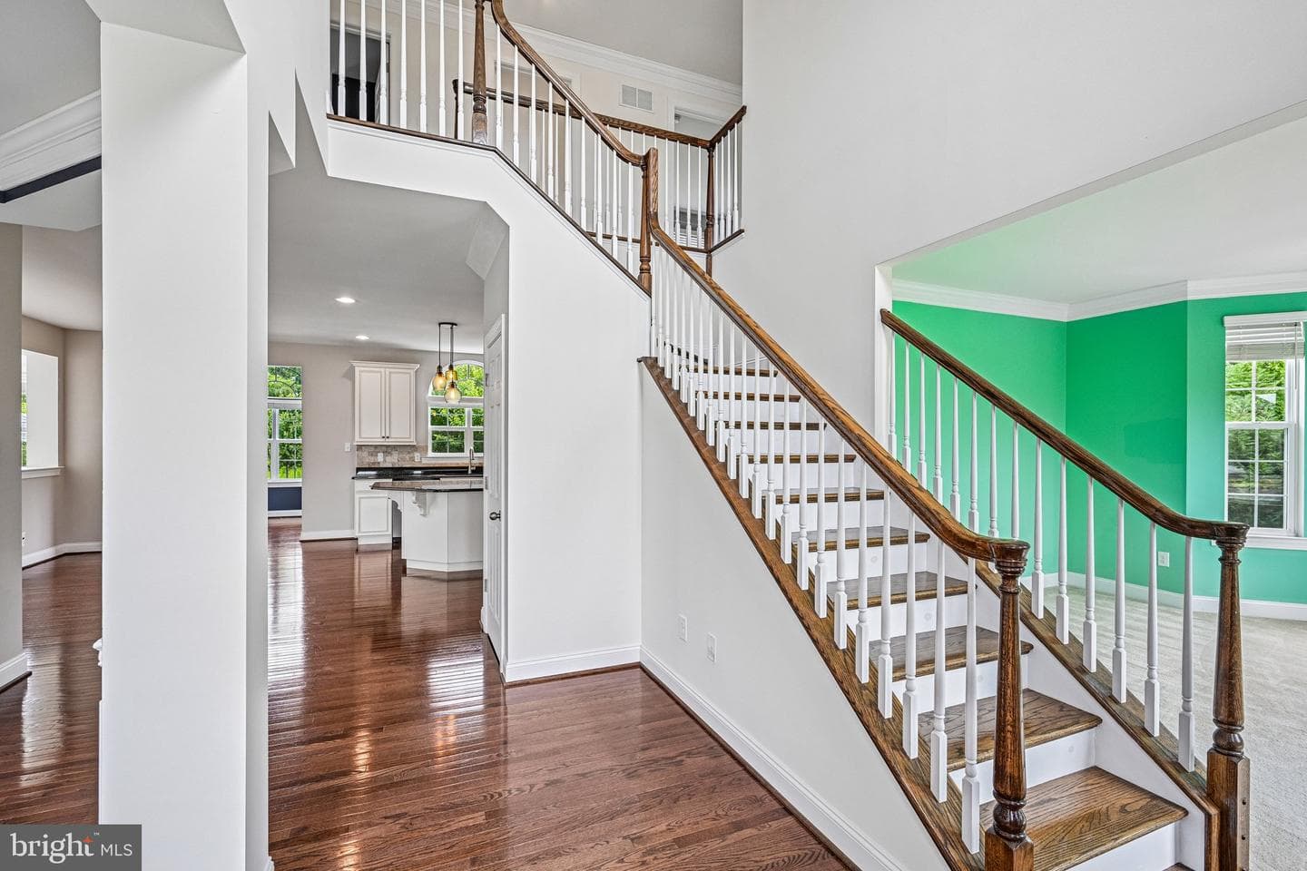 440 Elizabeth Way photo 4