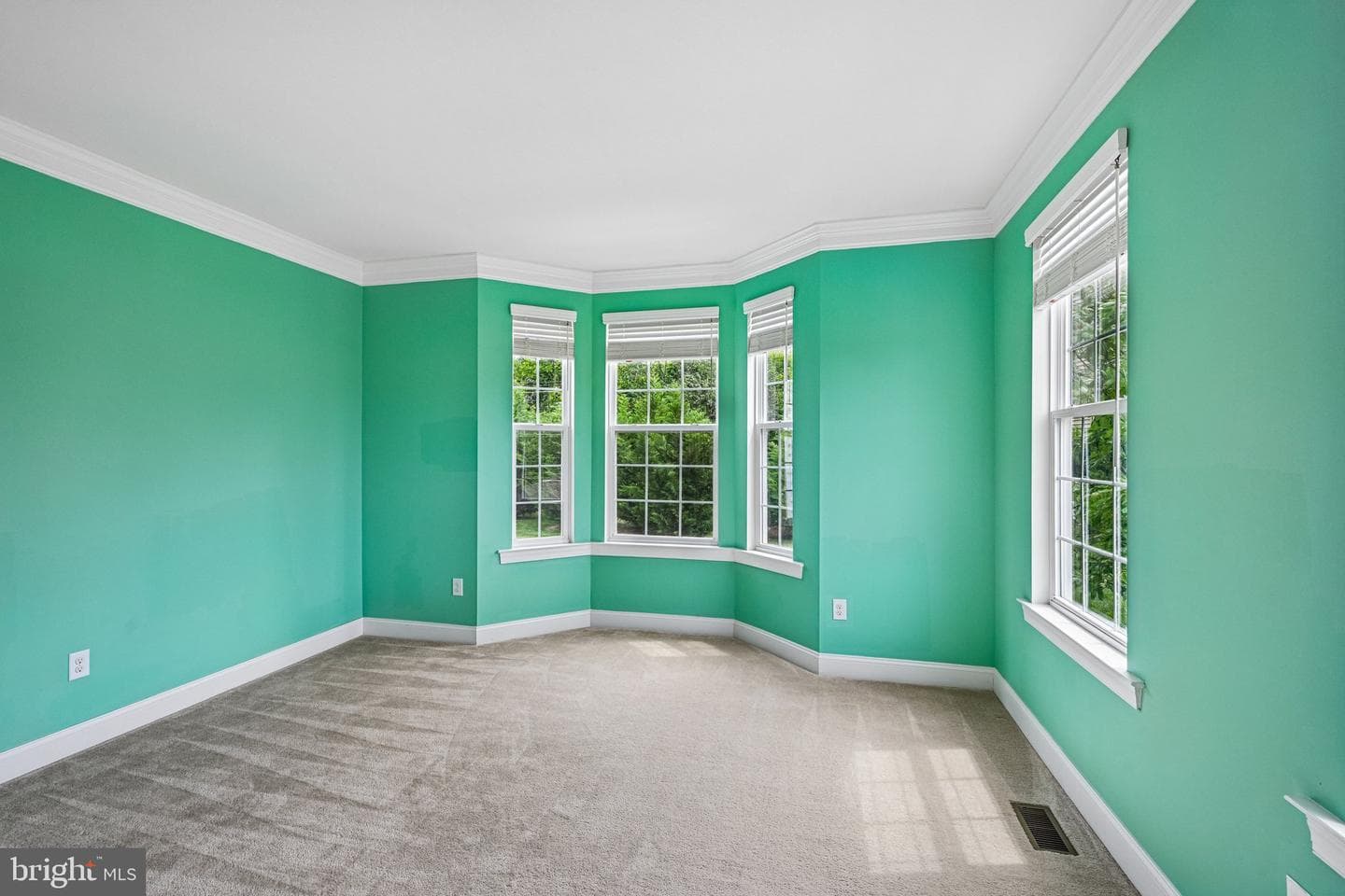 440 Elizabeth Way photo 9