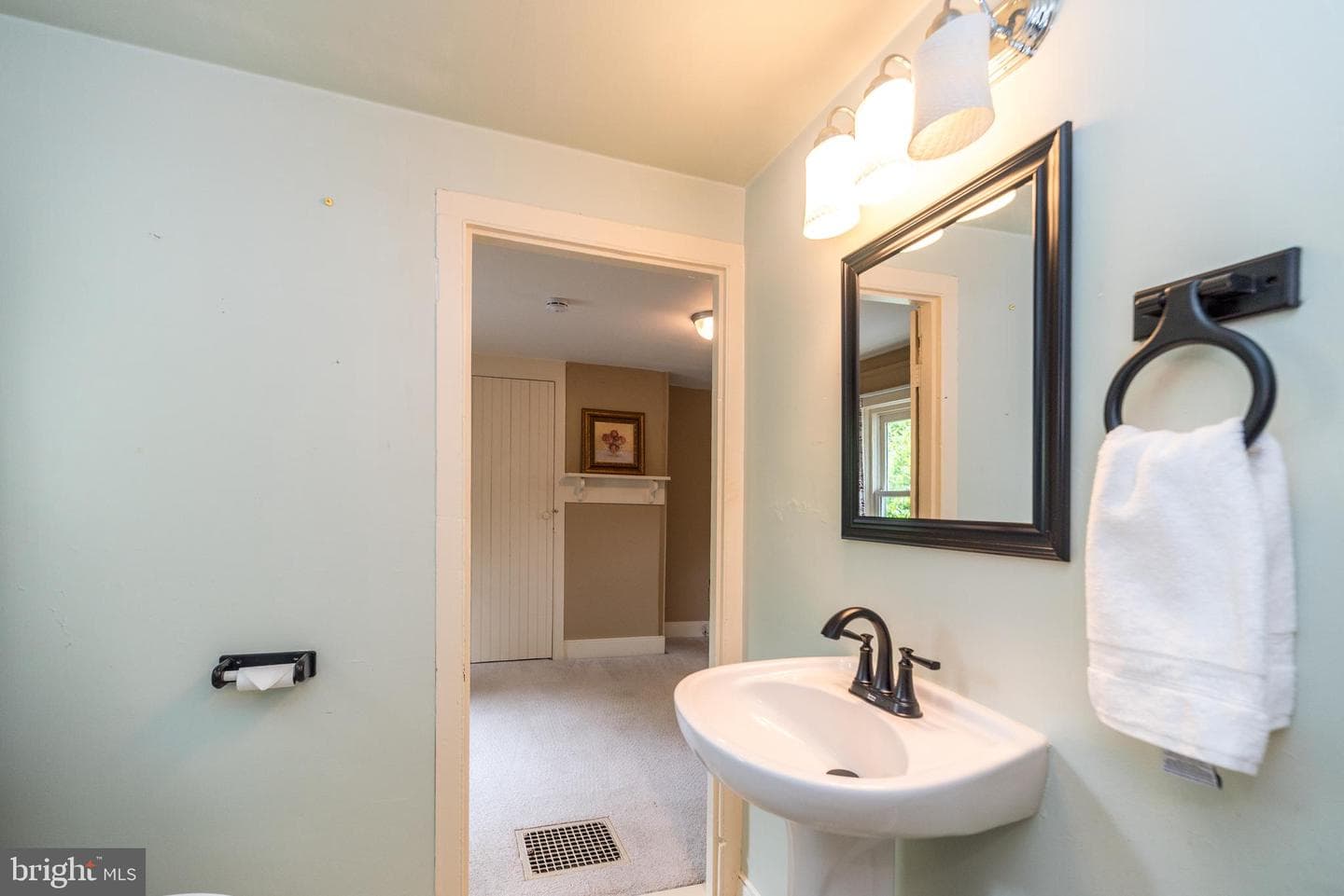 65 Mathews Avenue photo 41
