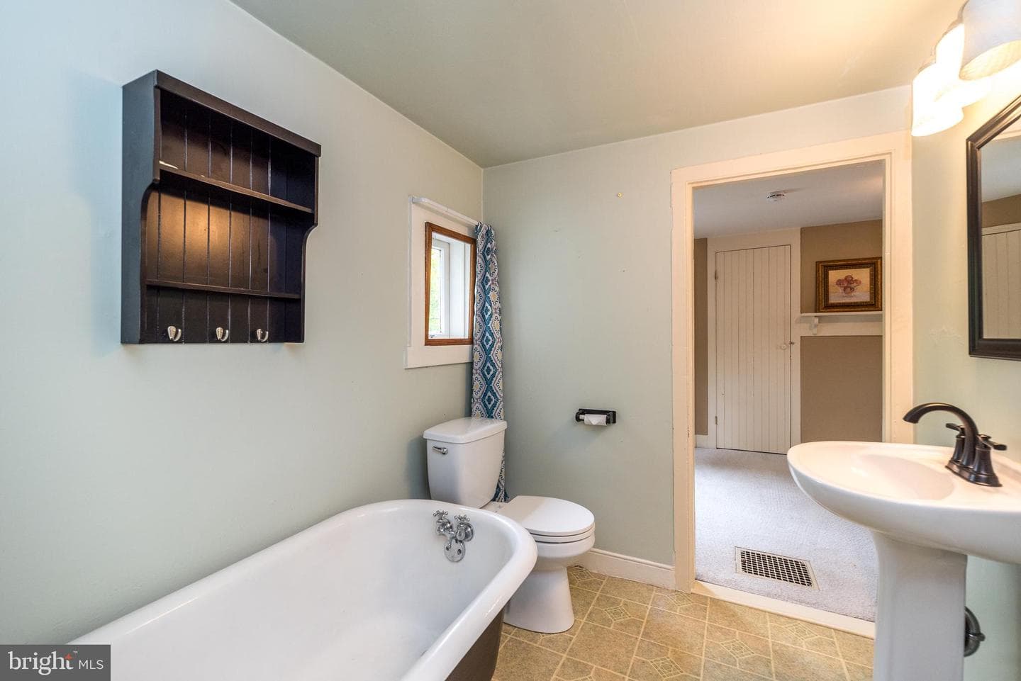 65 Mathews Avenue photo 42