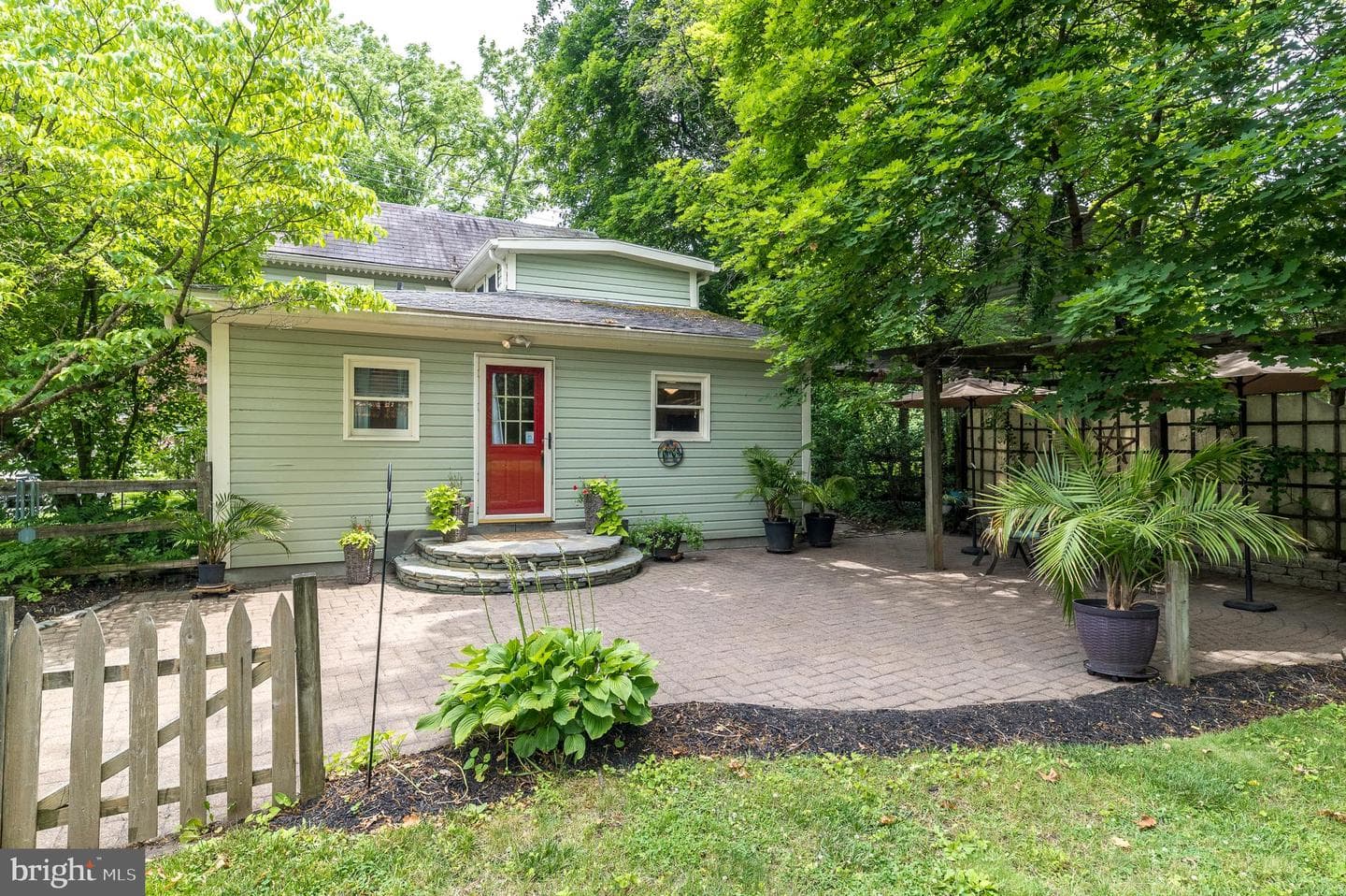 65 Mathews Avenue photo 45