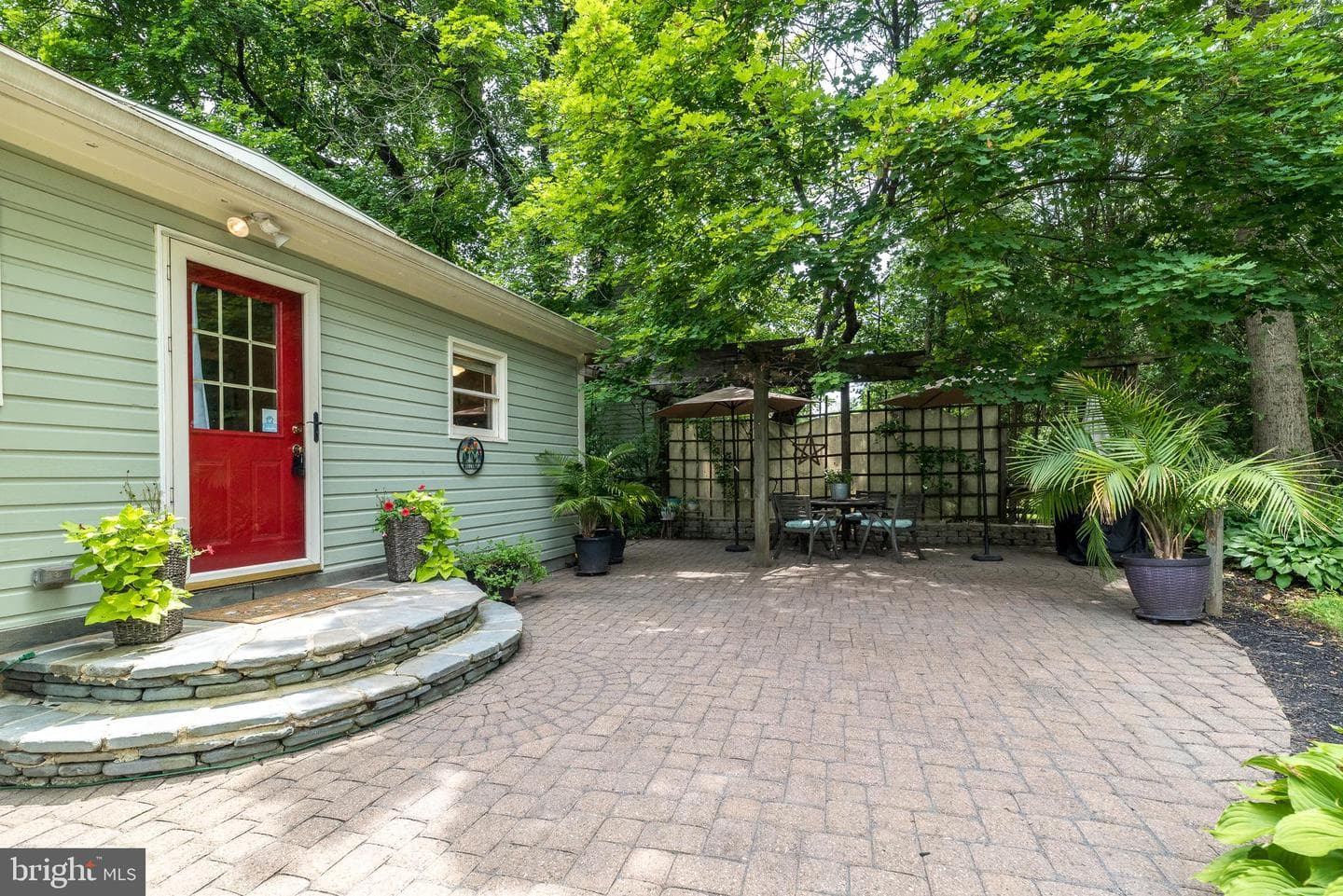 65 Mathews Avenue photo 46