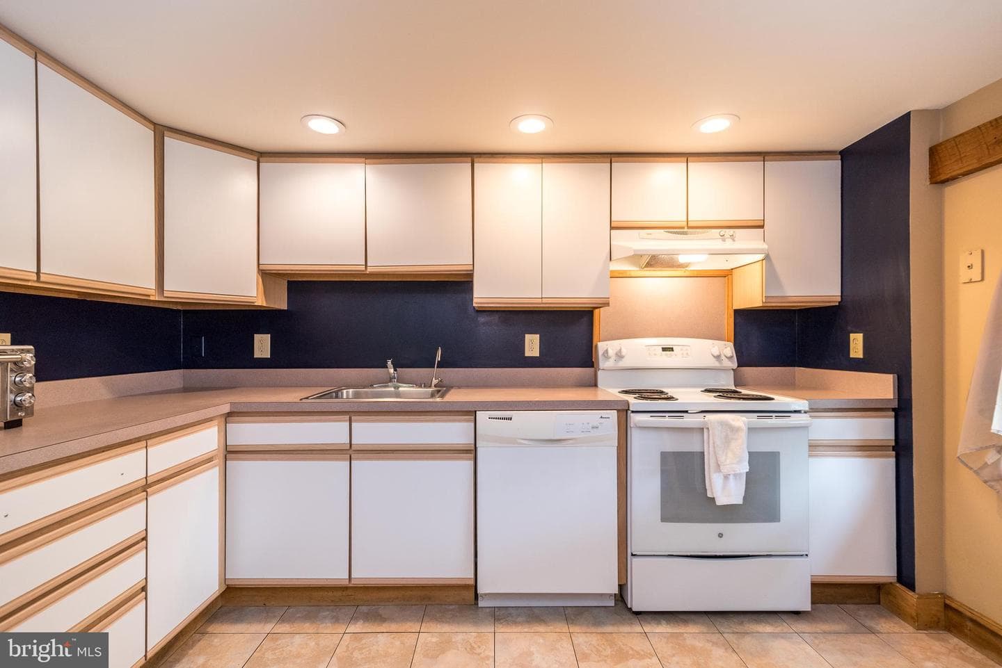 65 Mathews Avenue photo 65