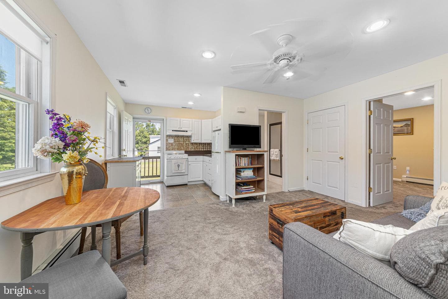 1074 N Easton Road photo 12