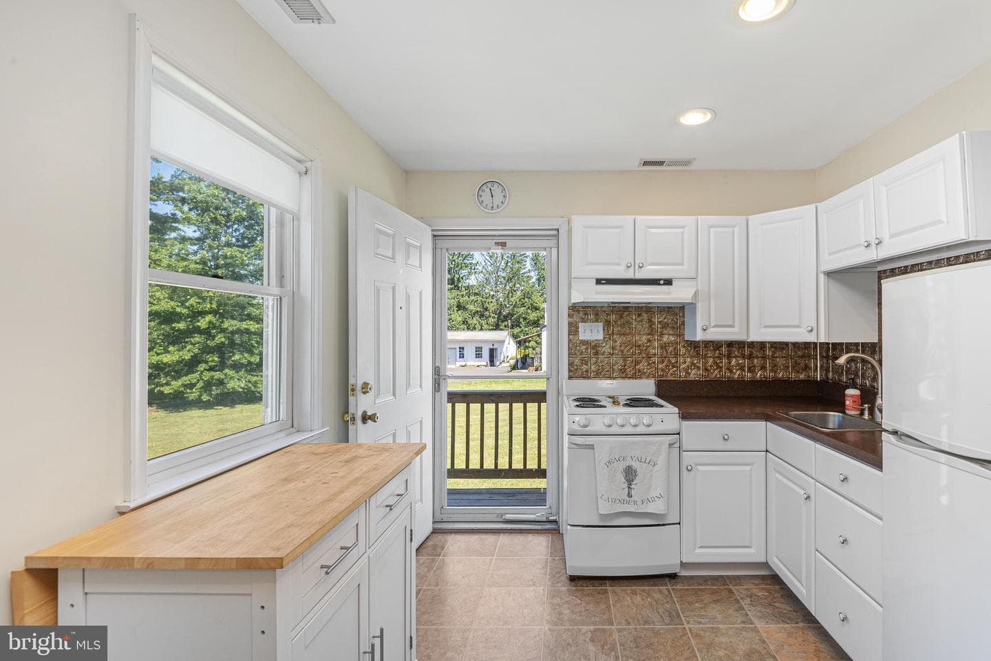 1074 N Easton Road photo 13