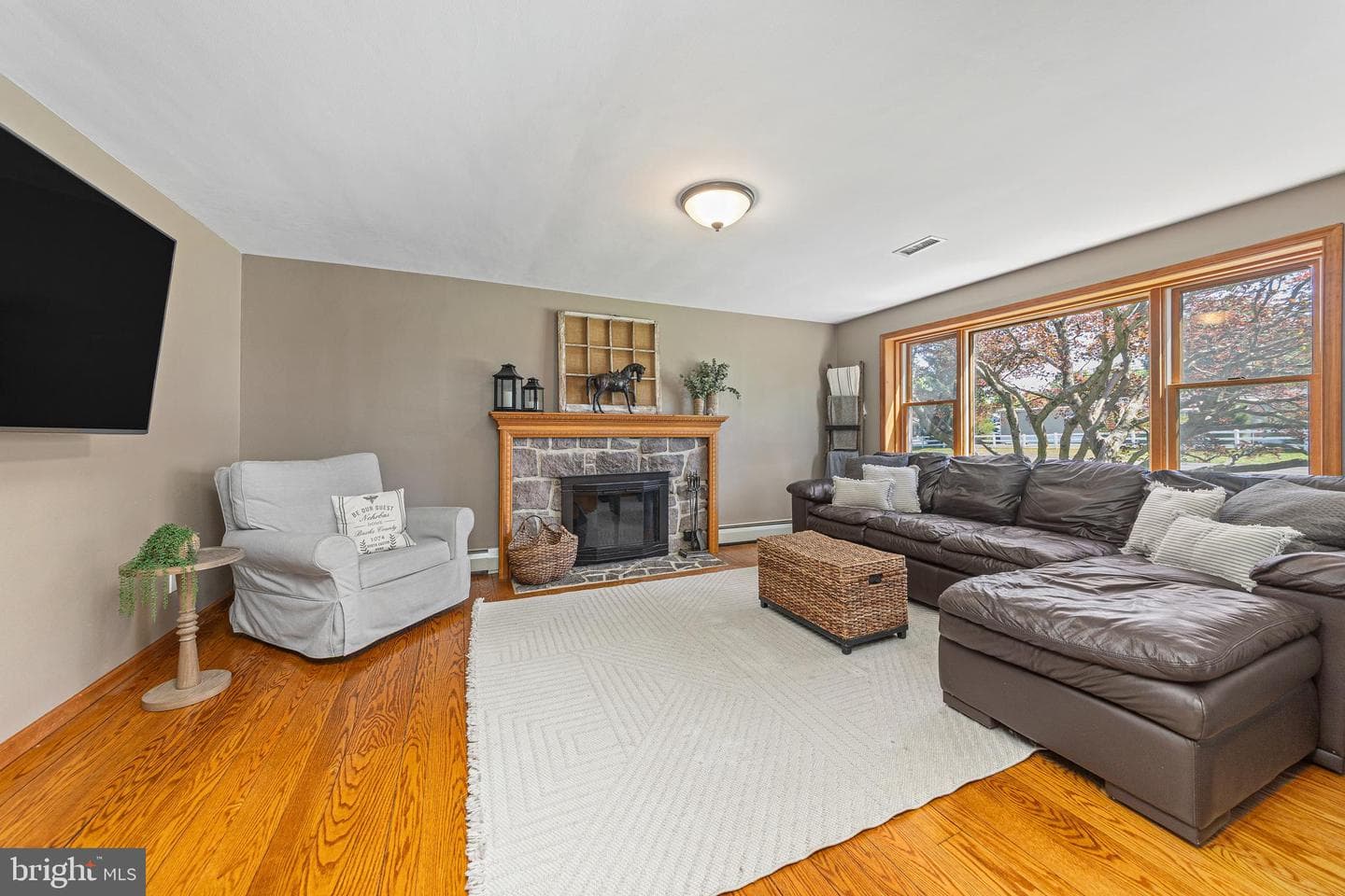 1074 N Easton Road photo 4