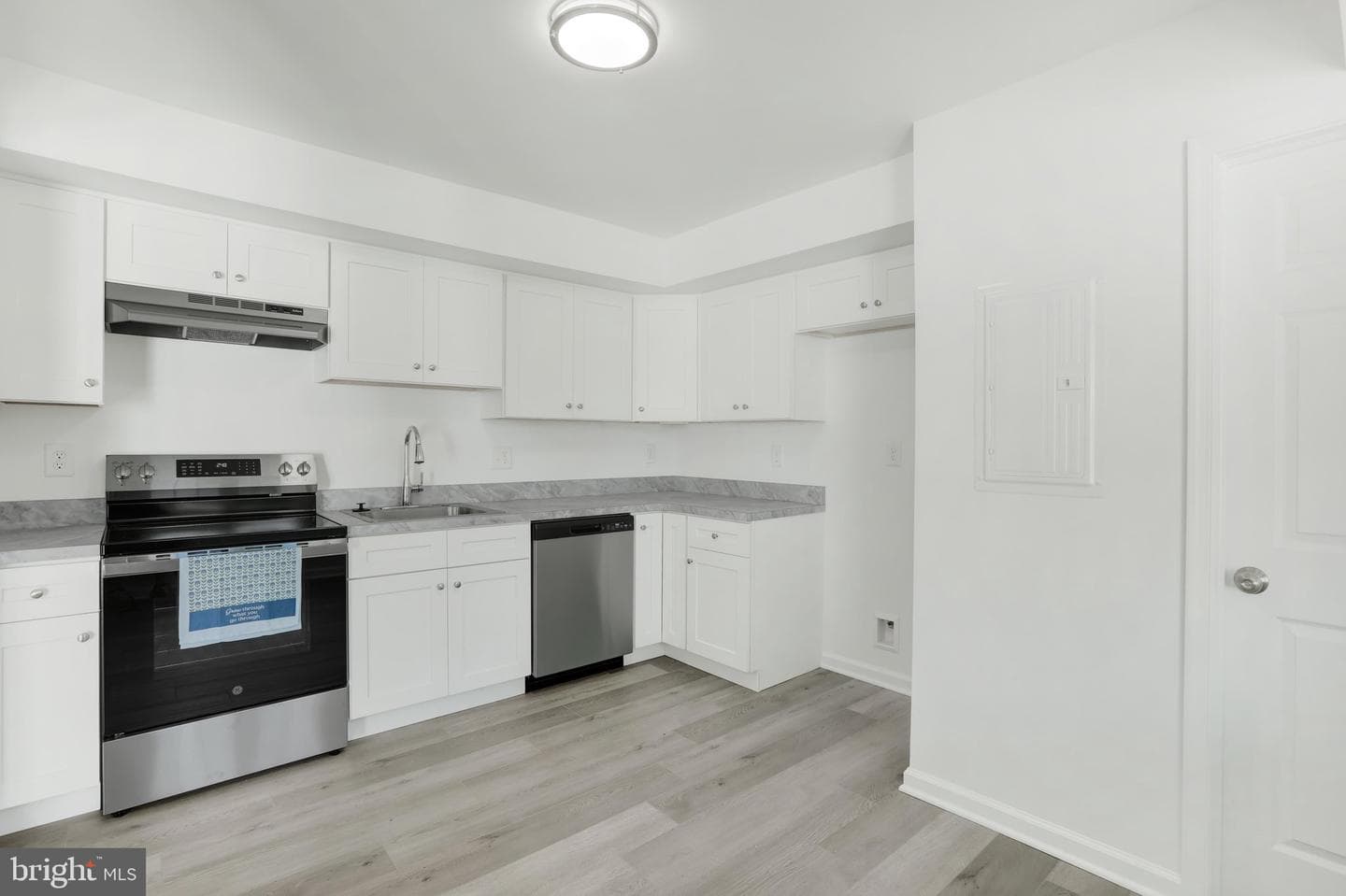 3032 Gilbert Drive photo 11