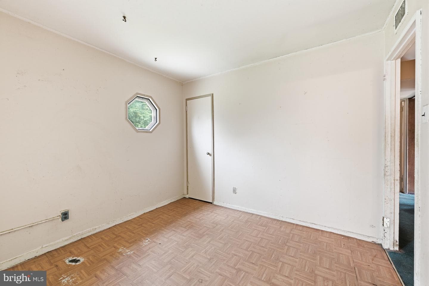 563 Wilk Drive photo 8
