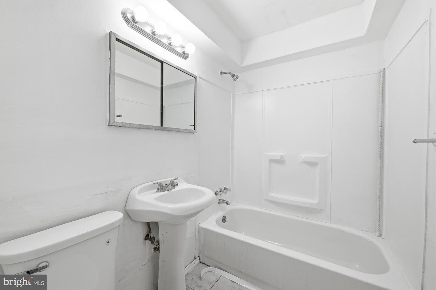 563 Wilk Drive photo 9