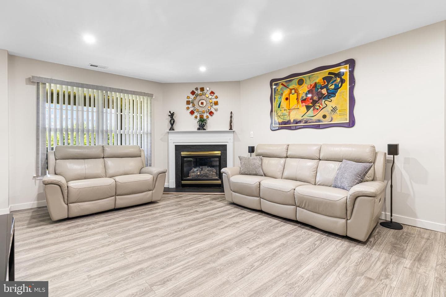 706 Julian Drive W #W photo 3