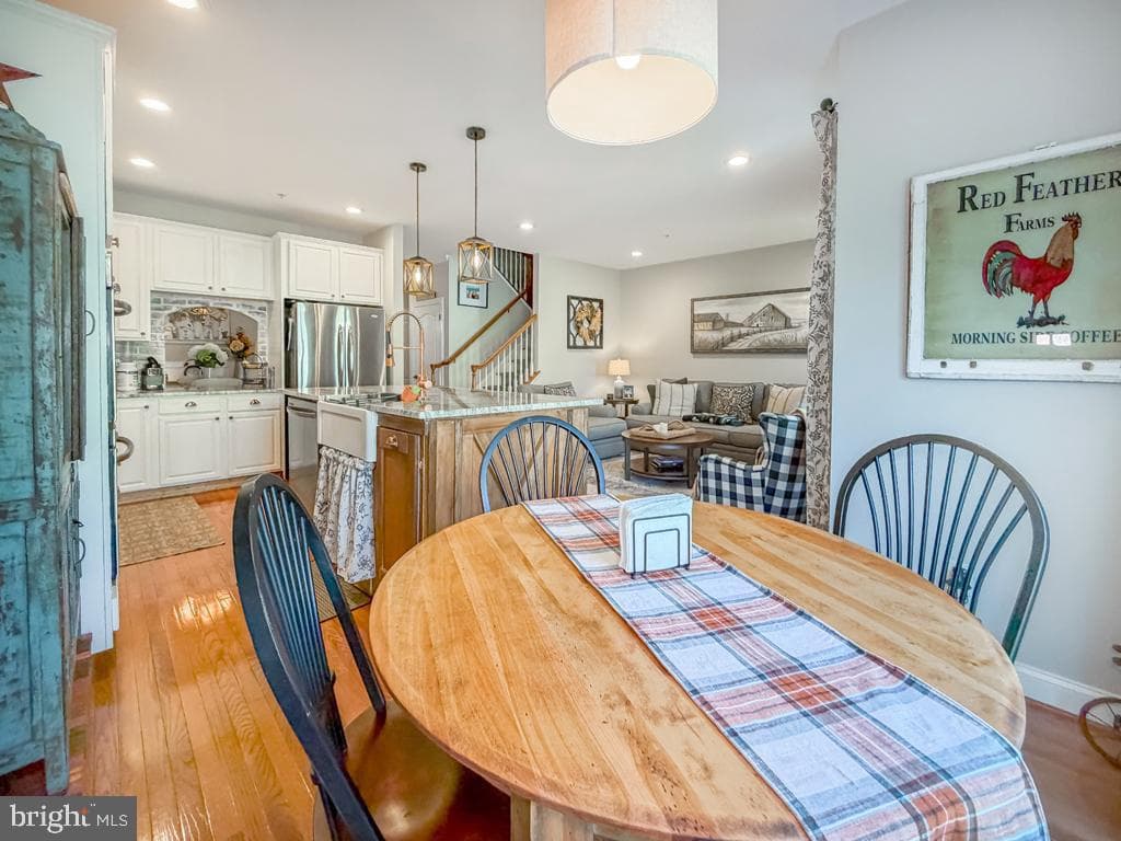 2410 Rosemont Terrace photo 10