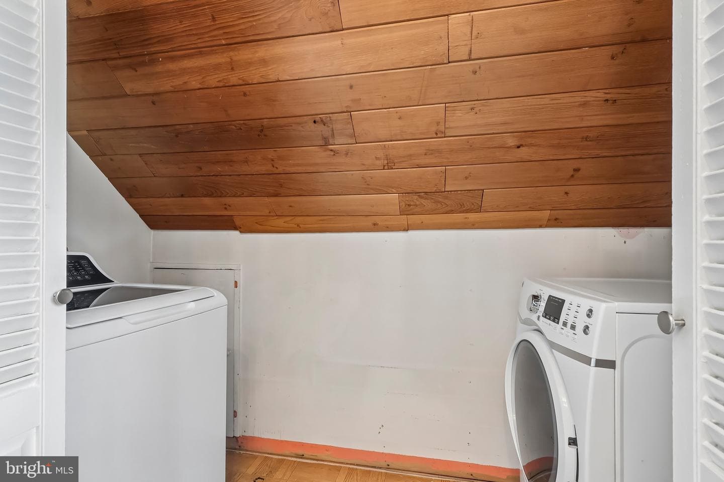 586 Doloro Drive photo 32