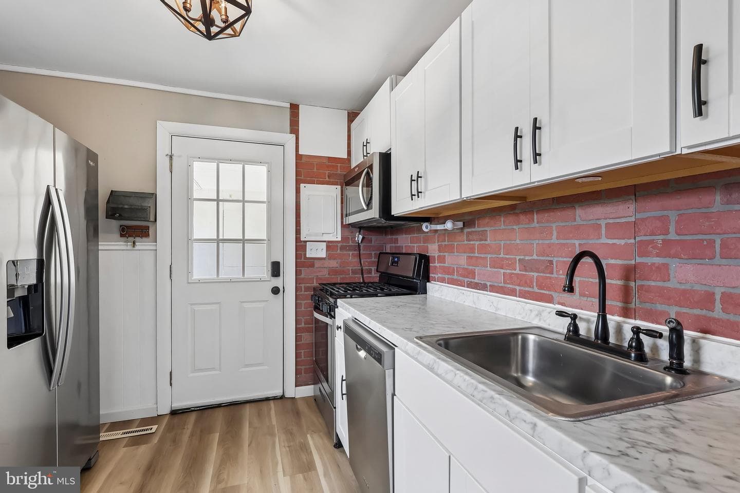 586 Doloro Drive photo 6