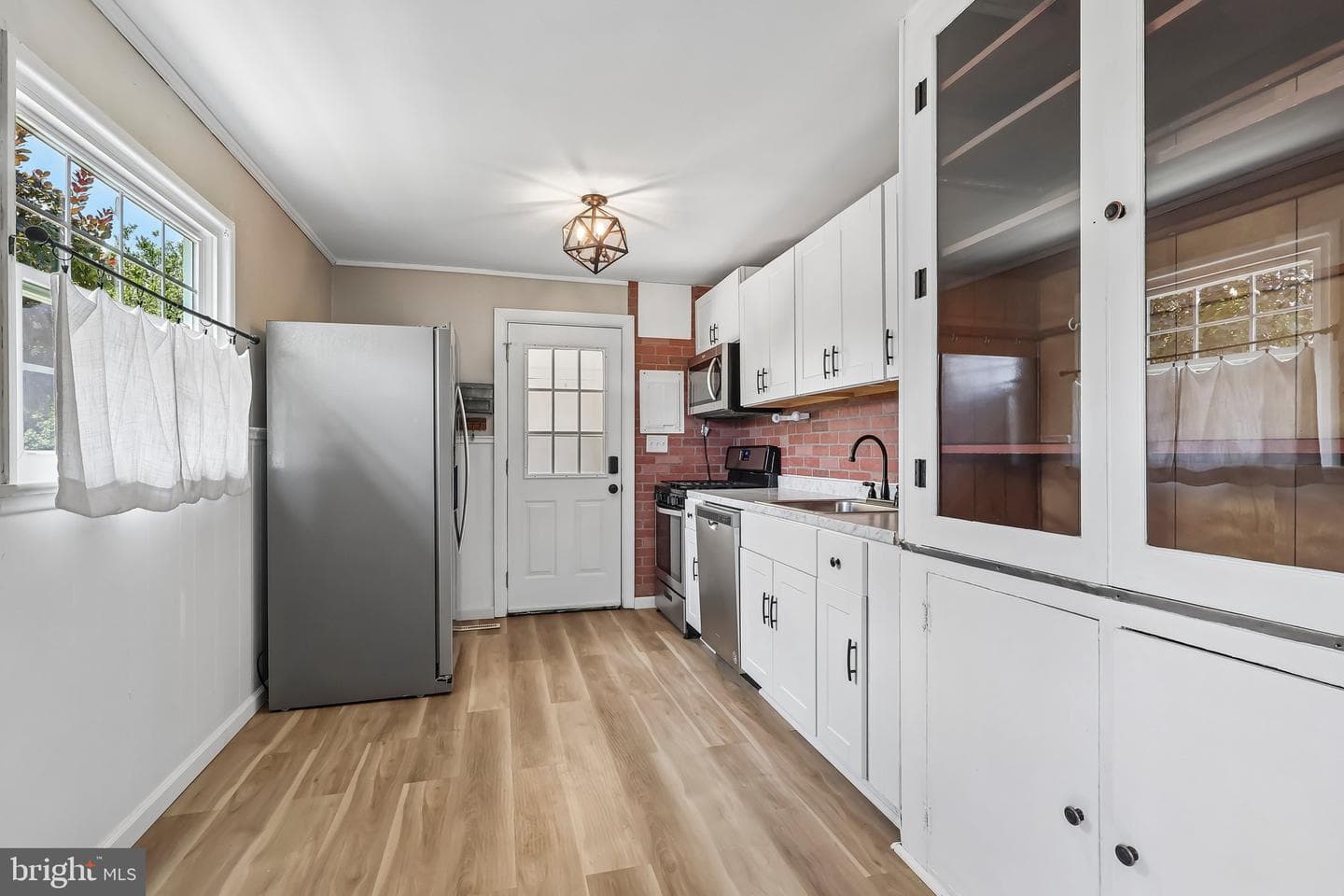 586 Doloro Drive photo 8