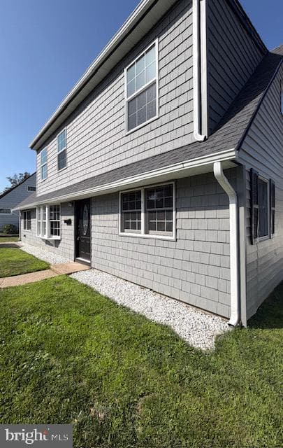 8 Parkside Circle, Levittown