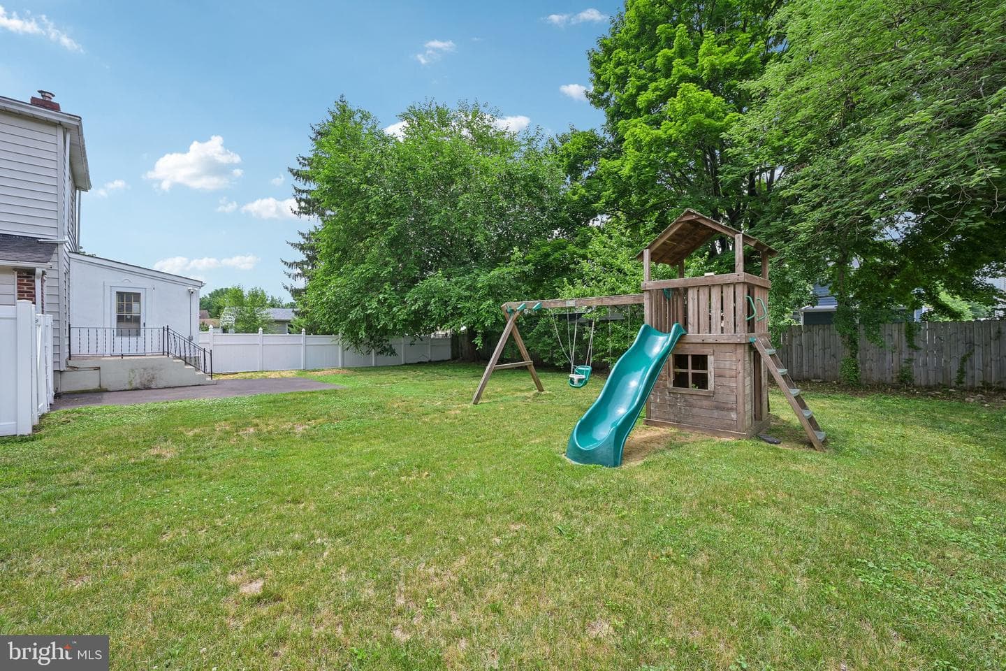 226 Robertson Avenue photo 3