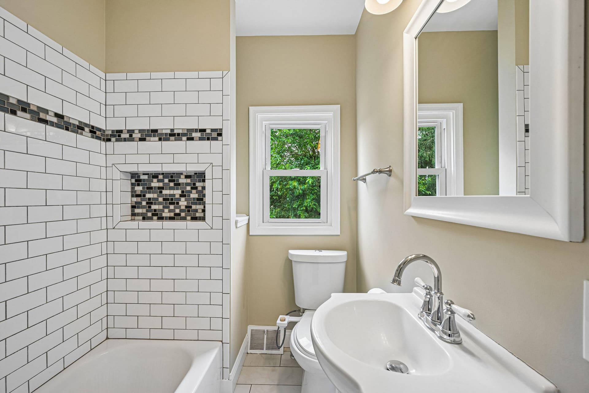 226 Robertson Avenue photo 48