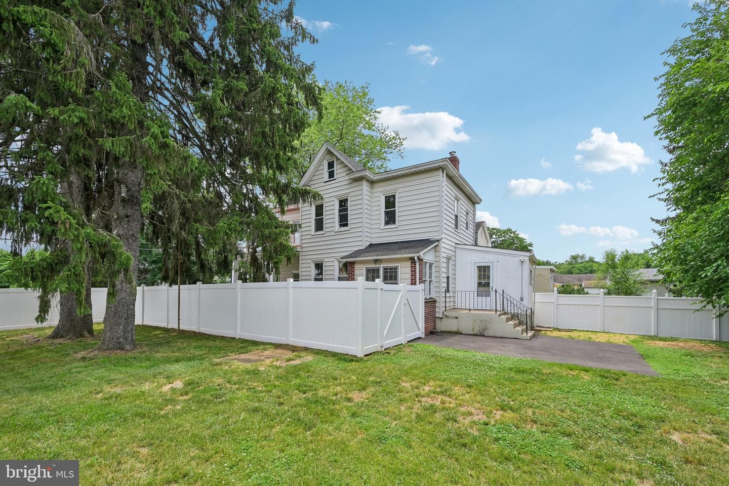 226 Robertson Avenue photo 6