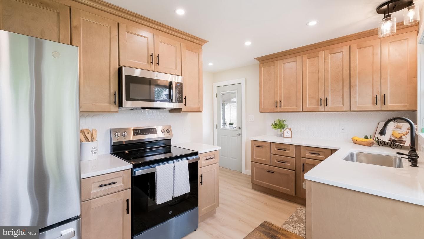 518 Avenue F photo 8