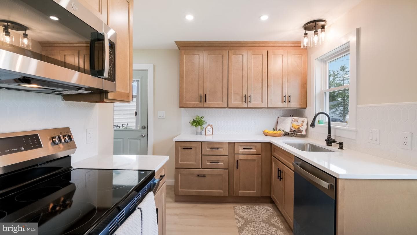 518 Avenue F photo 9