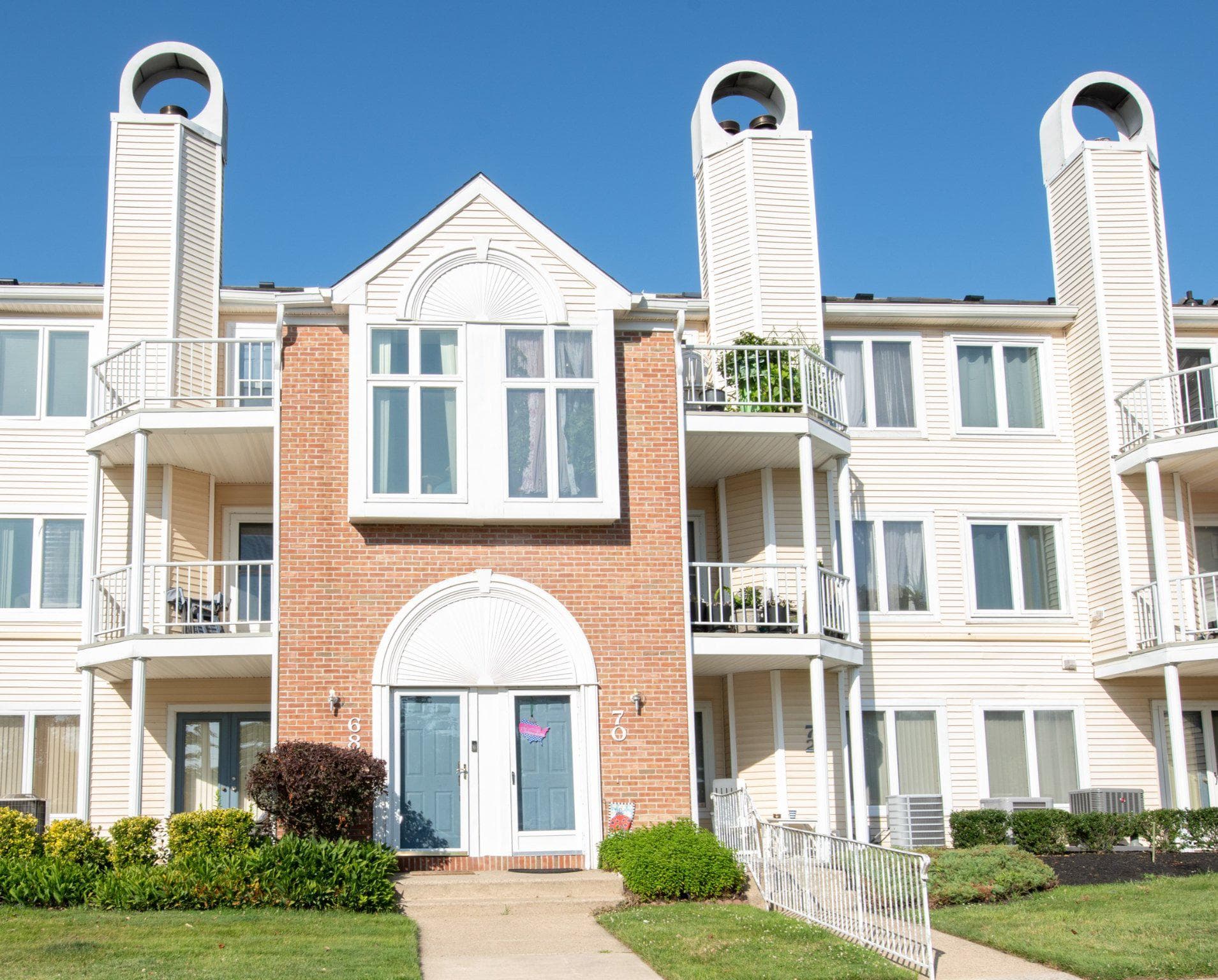 68 Catherine Court, Levittown