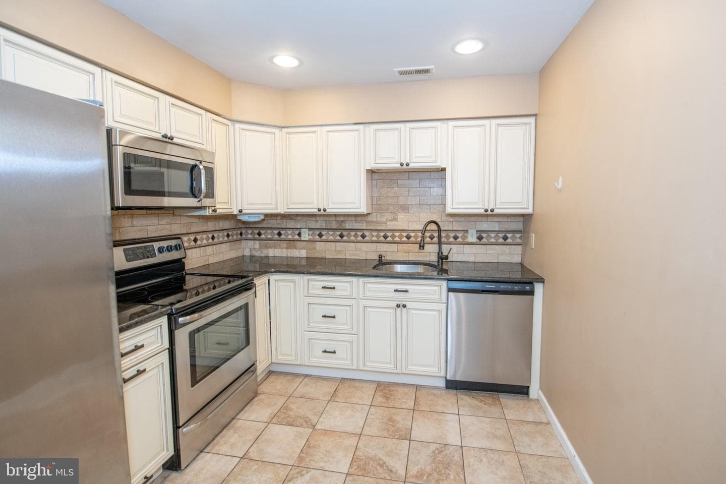 68 Catherine Court photo 16
