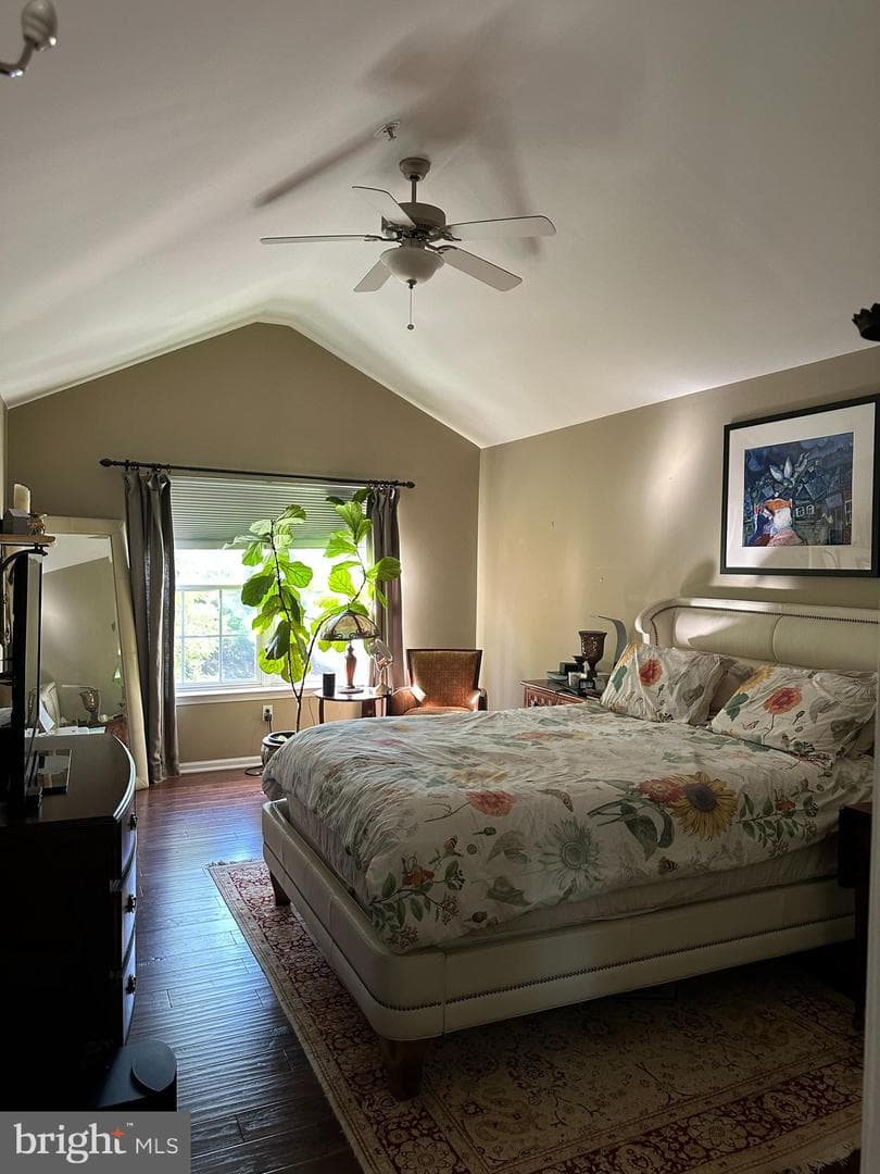203 Oaktree Court photo 8