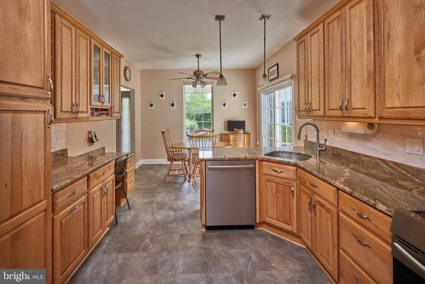 28 Woodbridge Drive photo 9