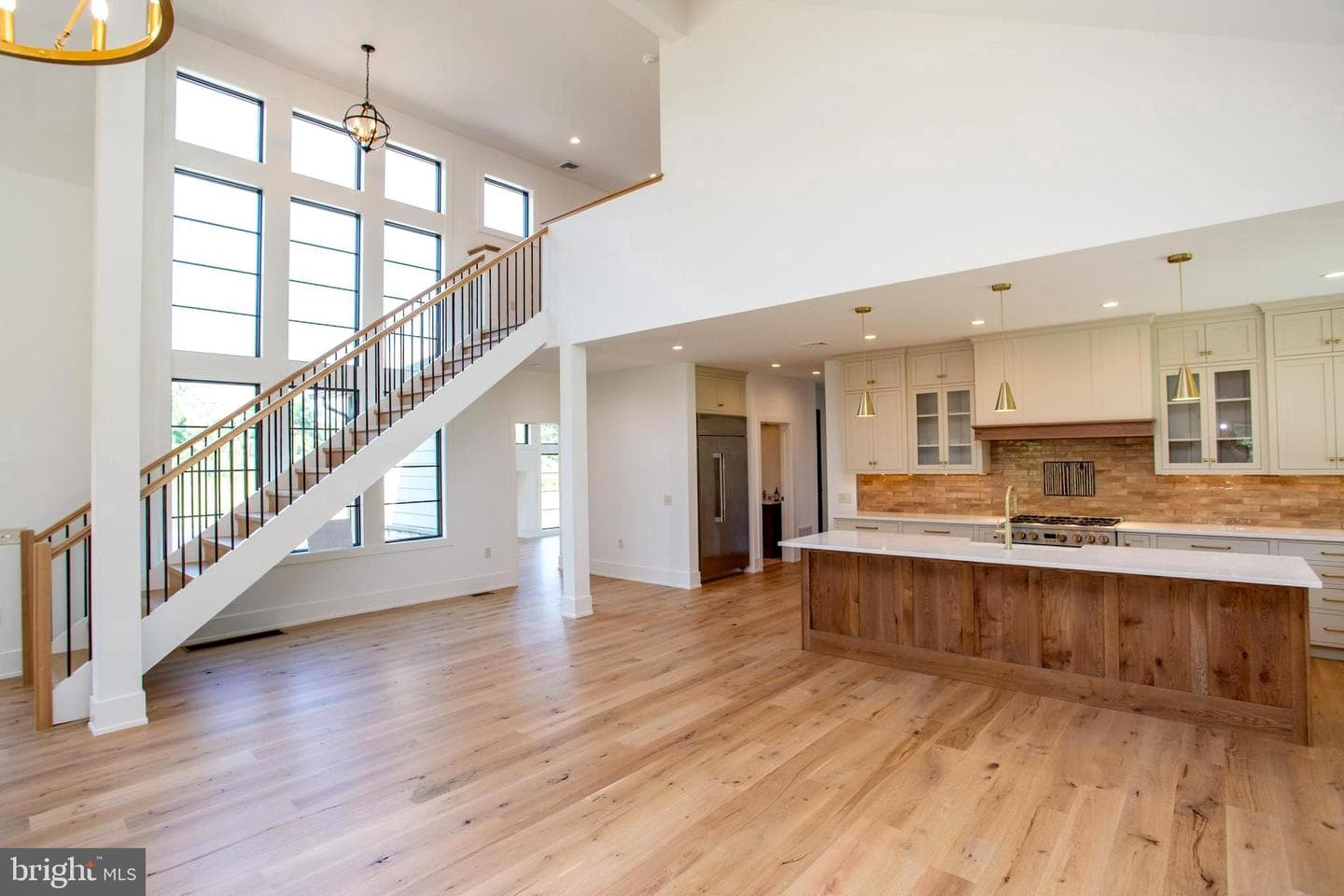 5823 Rodgers Road photo 10